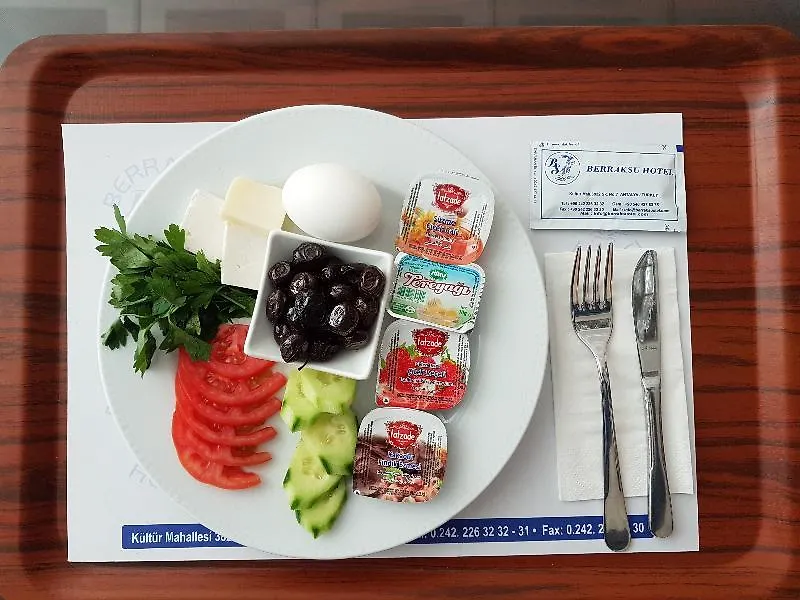 אנטליה Berrak Su Hotel