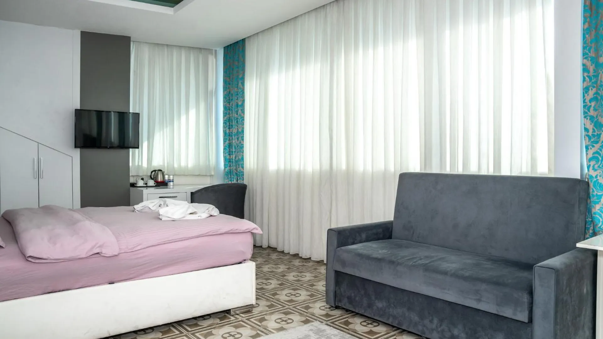 Berrak Su Hotel Antalya 3*,