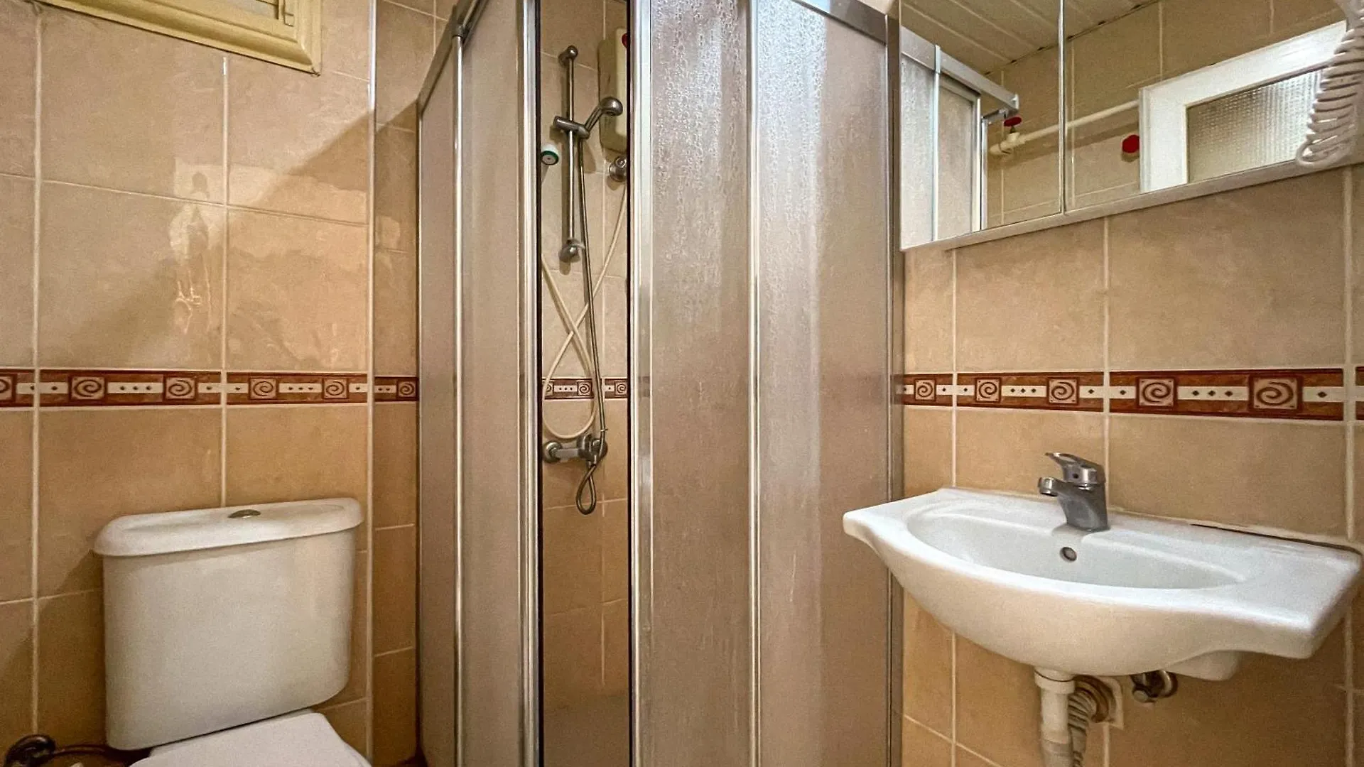 אנטליה Berrak Su Hotel